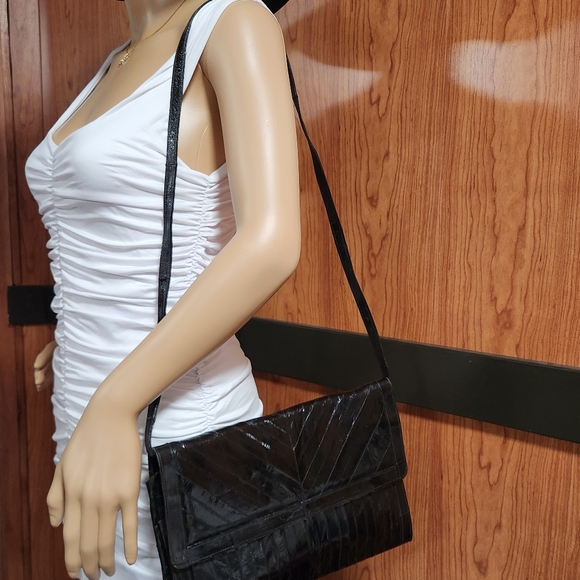 VNTG. GENUINE EEL SKIN SHOULDER BAG & MATCHING BIFOLD WALLET - Picture 4 of 13